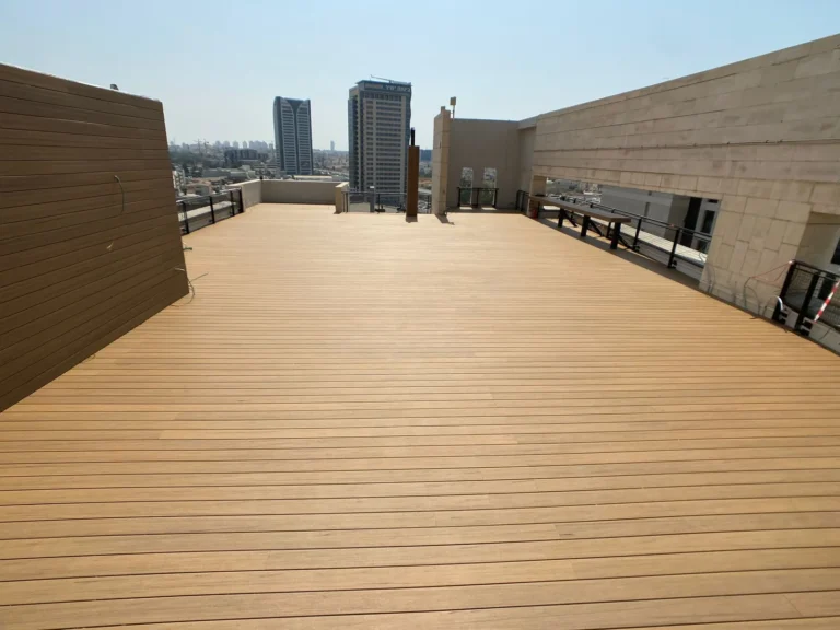 דק סינטטי – גג ומרפסת